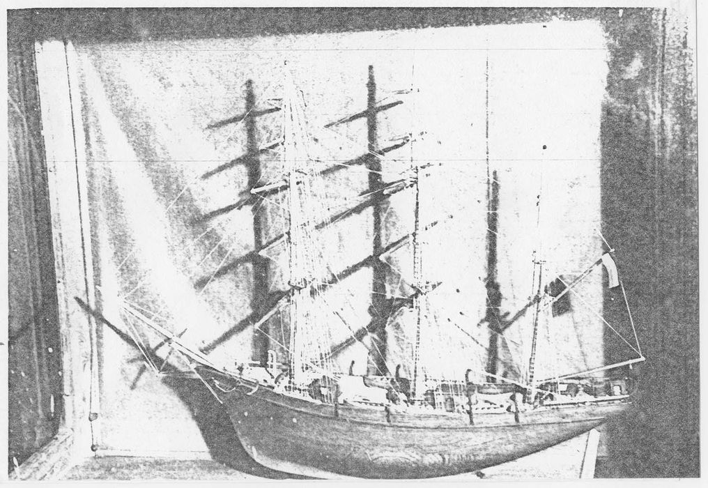 Maquette ex-voto de trois-mâts et sa vitrine