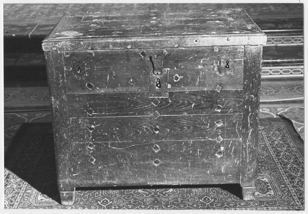 Autel avancé, ancien coffre