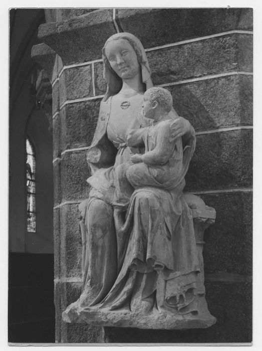statue : Vierge à l'Enfant