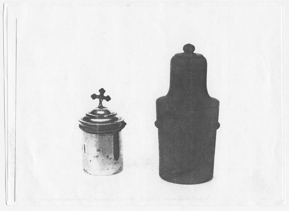 ampoule à l’huile et son étui, (photocopie numérisée) 