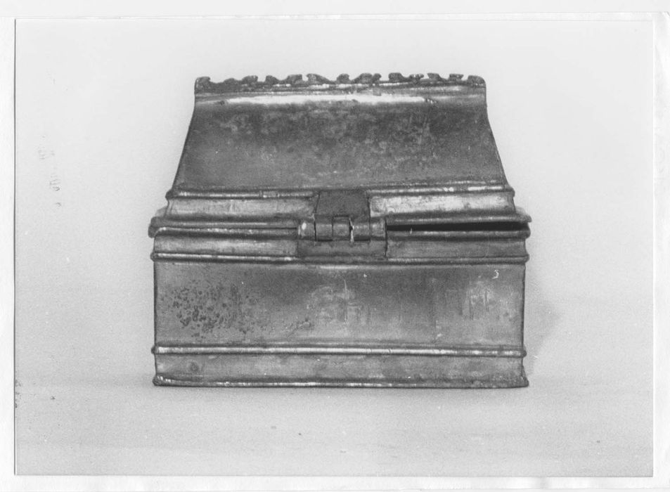 boîte aux saintes huiles