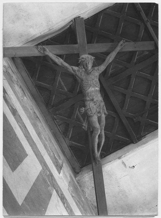 Statue : Christ en croix