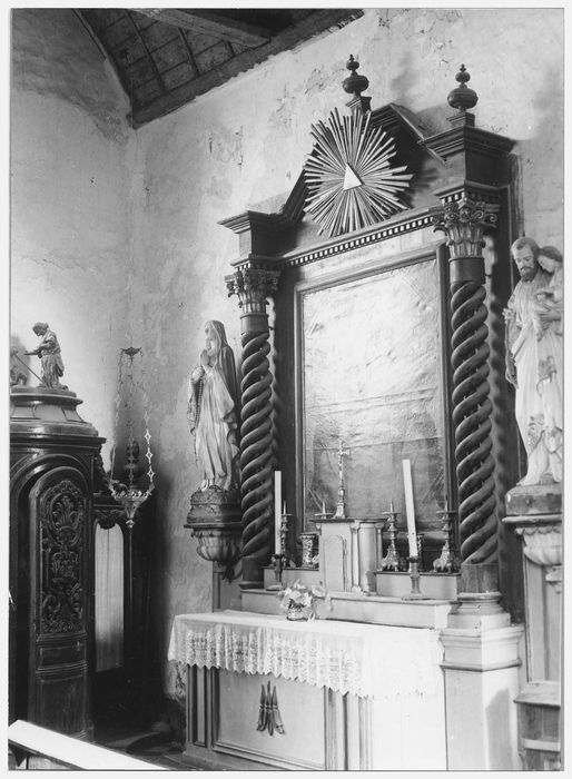 Autel latéral nord, son retable et gloire