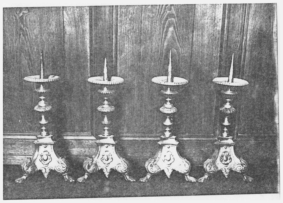 Quatre chandeliers (garniture du maître-autel)