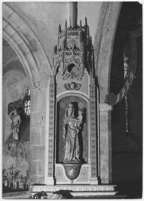 Dais de l'autel latéral nord