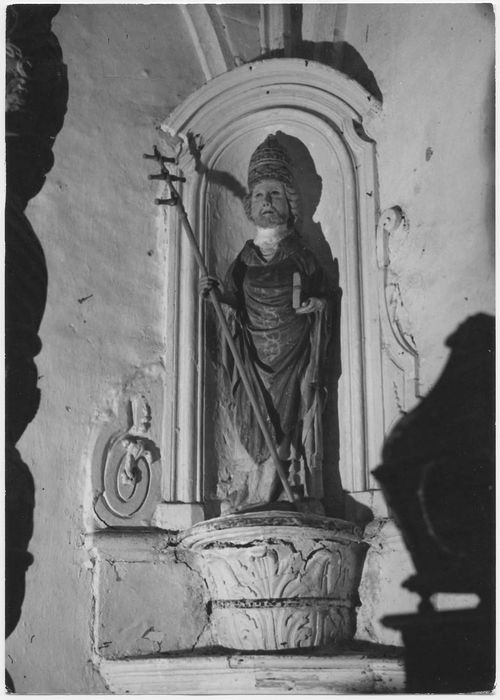 Statue, sa niche et son socle : Saint Clément pape