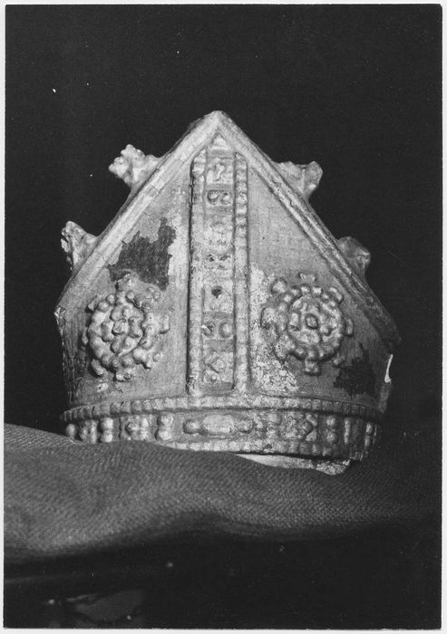 détail, statue-reliquaire : Mitre, de Saint Claude