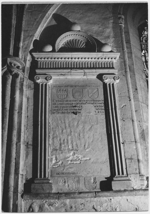 Plaque funéraire de Pierre de La Rocque et son épouse Jeanne de La Haye