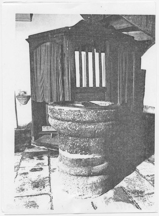 Fonts baptismaux avec leur bassin