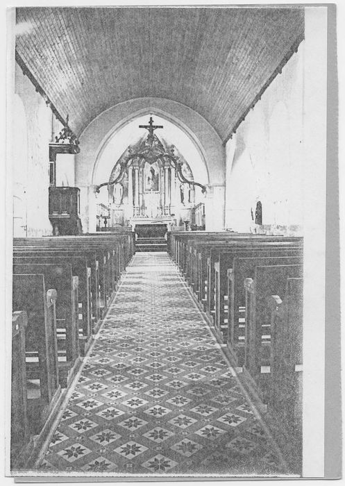 Cinquante bancs de fidèles