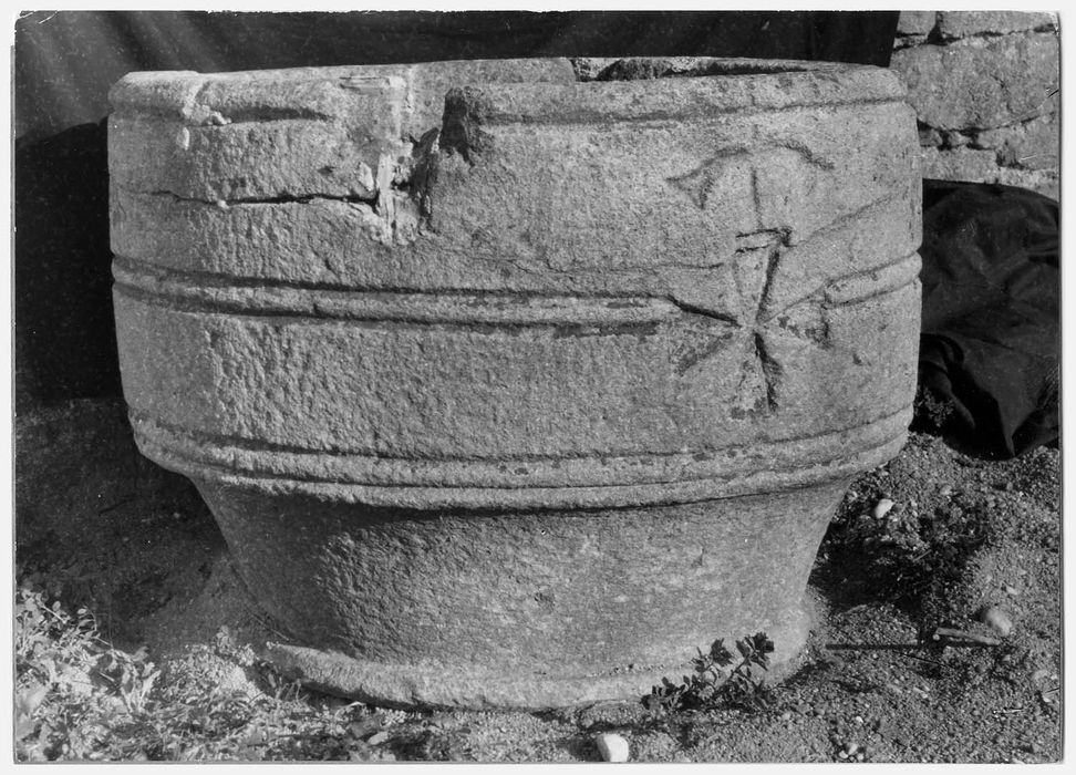 Fonts baptismaux (ancienne cuve baptismale)