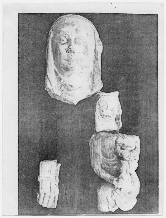 fragments de groupe sculpté : Sainte Anne, la Vierge et l'Enfant, (photocopie numérisée) 