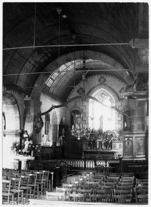 Autel (maître-autel), son gradin, son tabernacle, les deux reliquaires, et les deux fausses-portes