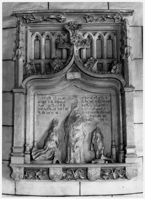 Plaque commémorative de Philippe d'Argouges et de Marguerite de la Champagne