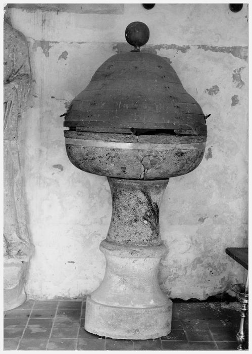 Fonts baptismaux et leur couvercle