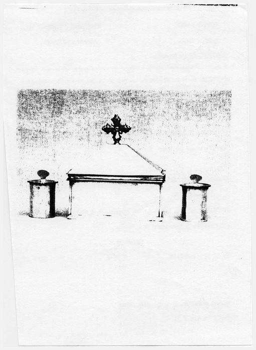 Deux ampoules aux saintes huiles et leur coffret