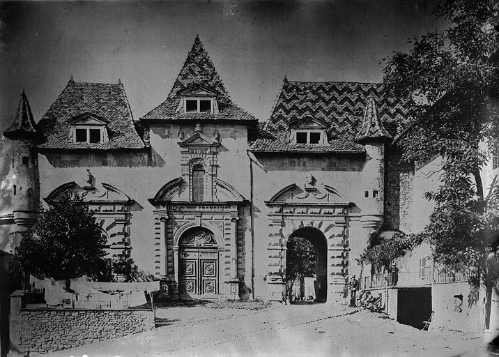 Façade de l'hôtel de ville