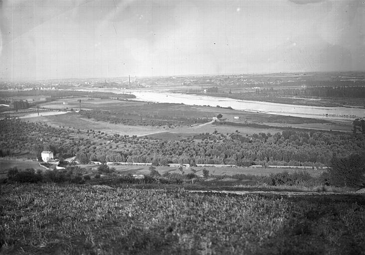 Vue panoramique de la vallée du Rhône prise de la colline d'Irigny