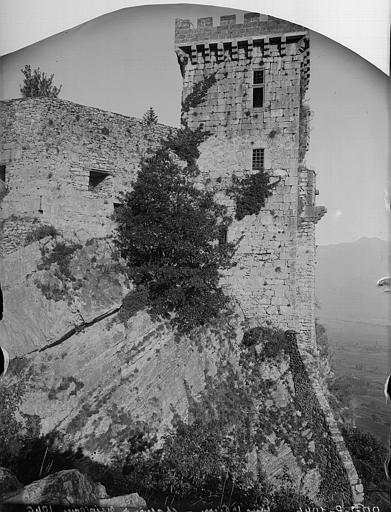 Tour Saint-Pierre à l'ouest