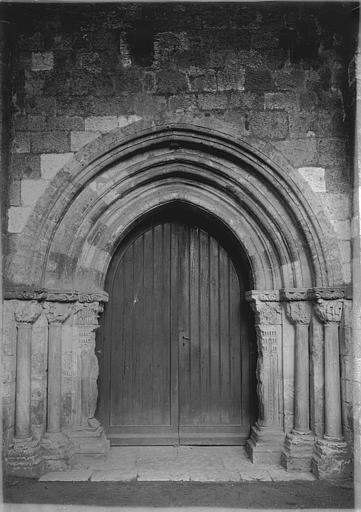 Salle capitulaire : Porte du cloître