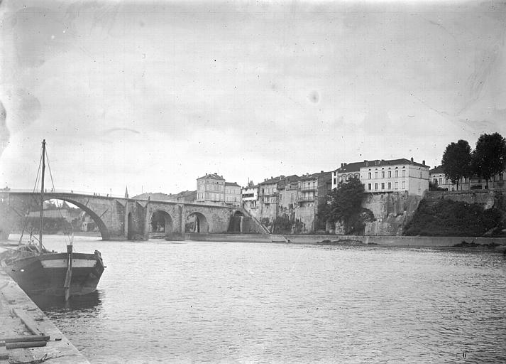 Vue prise du quai, rive droite, en aval