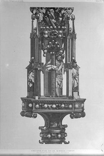 Crucifix d'or dit de Mathias Corvin : Partie intermédiaire