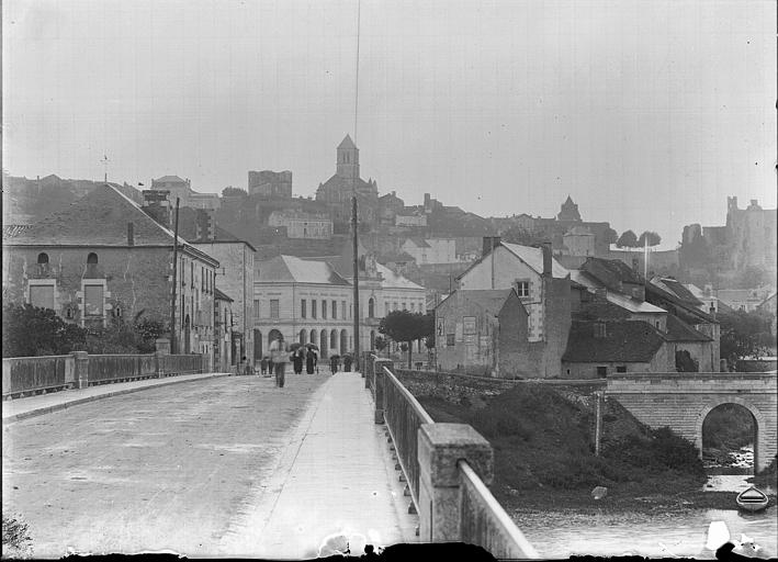 Vue générale prise du pont sur la Vienne