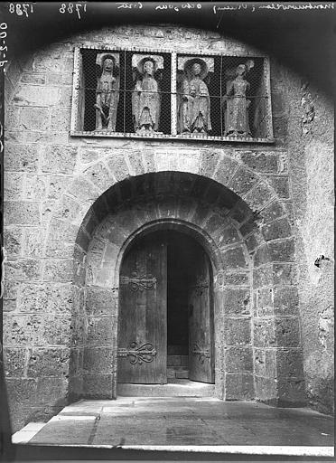 Portail d'entrée avec bas-relief - © Ministère de la Culture (France), Médiathèque du patrimoine et de la photographie, diffusion RMN-GP