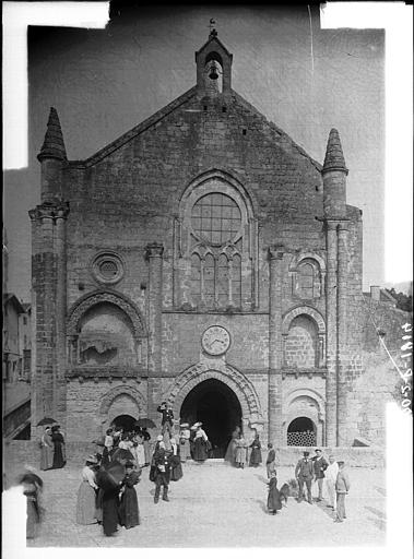 Eglise Saint-Pierre : Façade ouest