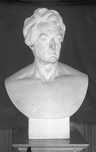 Buste en marbre (sculpture lyonnaise) : Claude-François Menestrier, historien