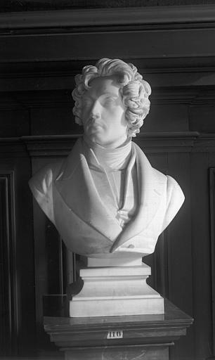 Buste en marbre (sculpture lyonnaise) : Jean-François Legendre-Héral, sculpteur (1795-1851)