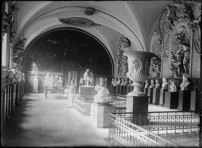 Ancien réfectoire de l'abbaye : Salle des sculptures