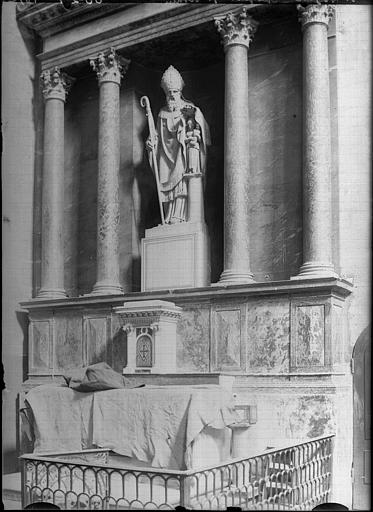 Retable provenant d'une ancienne chapelle des Carmes Déchaussés : Statue de saint Pothin par Chinard