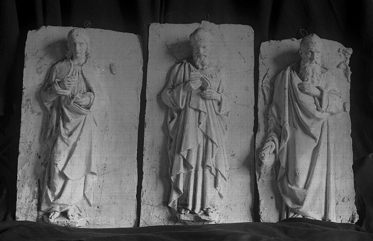 Bas-relief en plâtre destiné à la décoration du maître-autel : Apôtres