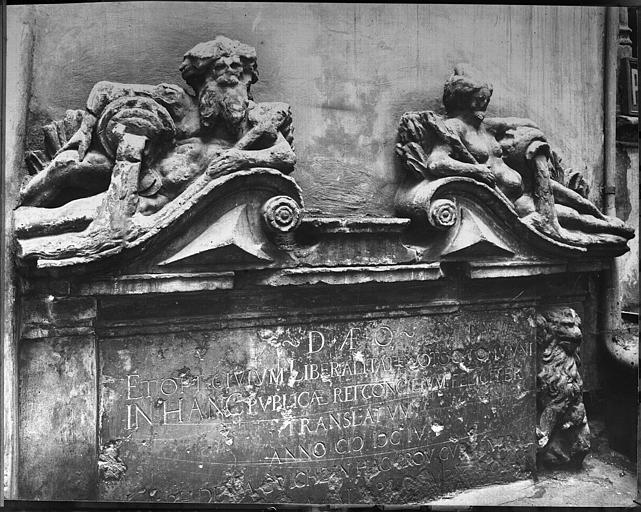 Sculpture de la façade : Le Rhône et la Saône