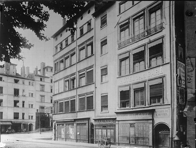 Immeubles ; Hôtel de la gare (ancien) : Façades sur rue