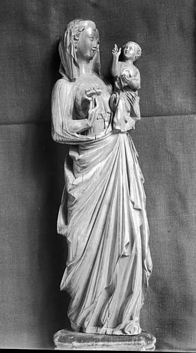 Statuette en ivoire : Vierge à l'Enfant