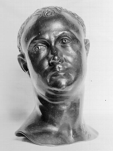 Buste d'homme en bronze noir