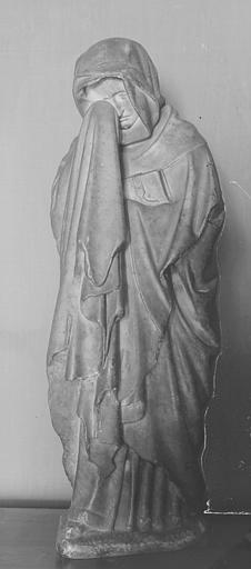 Statue : Moine pleurant