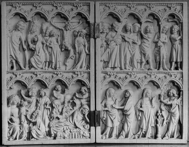 Diptyque en ivoire sculpté en haut-relief : Scènes de la vie de la Vierge et du Christ