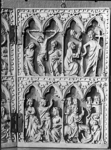Diptyque en ivoire (volet de droite) : La Crucifixion. Apparition à Marie-Madeleine. Adoration des Mages. Entrée de Jésus à Jérusalem