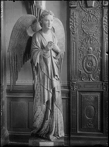 Statue en bois peint : Ange de l'Annonciation