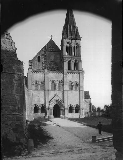 Eglise : Façade ouest