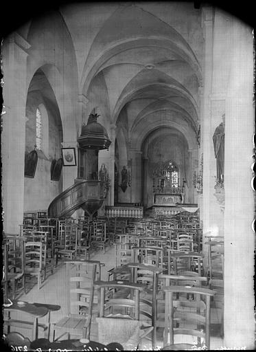 Vue intérieure de la nef vers le choeur