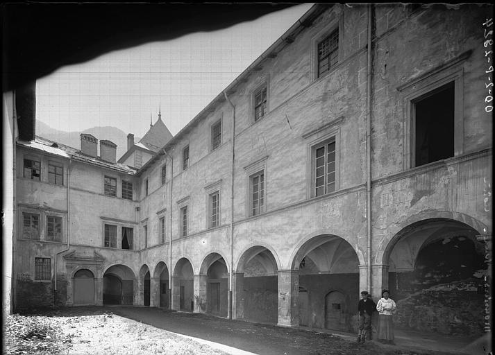 Cloître : Angle sud-ouest