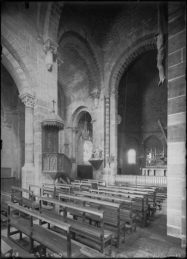 Vue intérieure à la croisée du transept, vers le nord-est