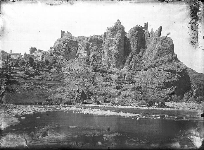 Vue de la montagne et des ruines, prise des bords de la Loire, au sud-est