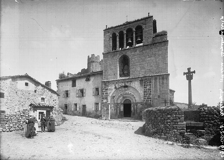 Vue générale sur la place