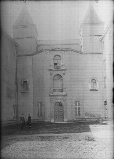 Cour d'honneur : Façade d'entrée