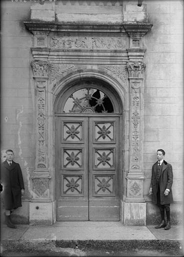 Cour d'honneur : Porte d'entrée